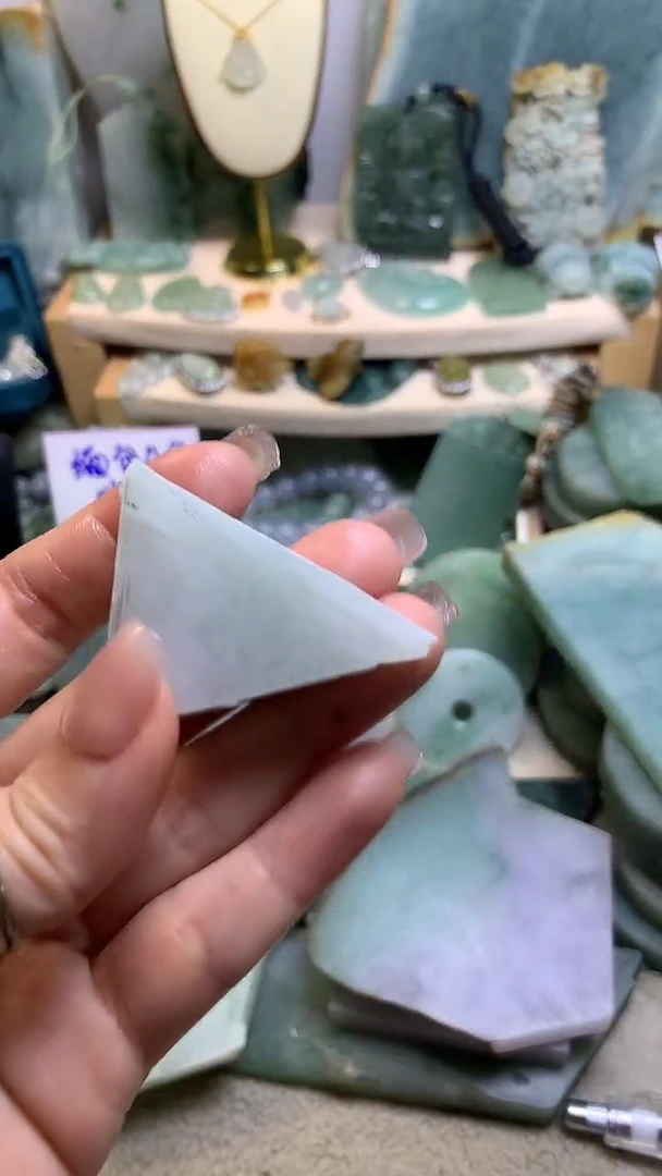 【闪购商品】翡翠挂件未镶嵌缅甸A货翡翠，没有运费险