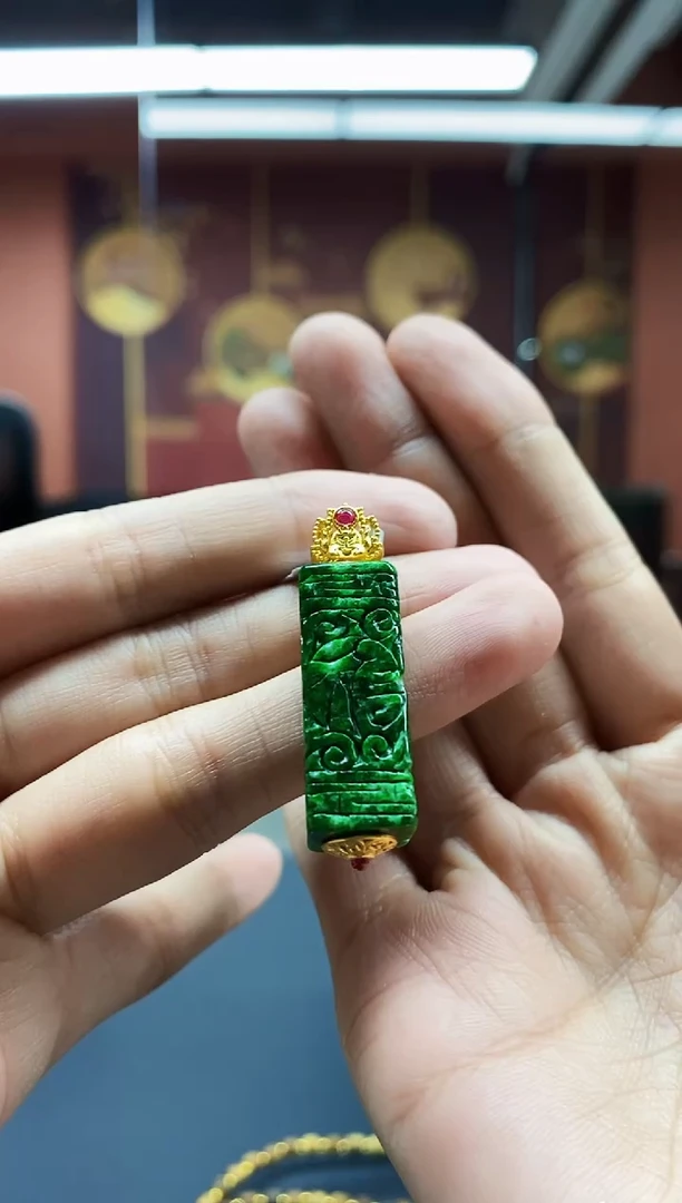 颈饰未镶嵌翡翠吊坠