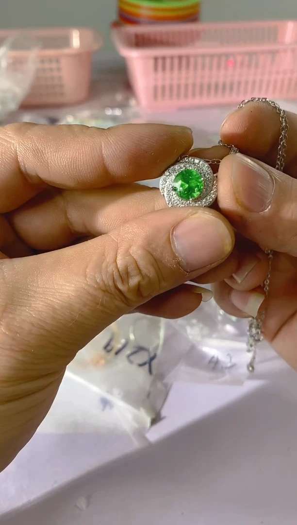 【闪购商品】水晶颈饰银S925镶嵌X48红宝，蓝宝，多样性发一件赠链