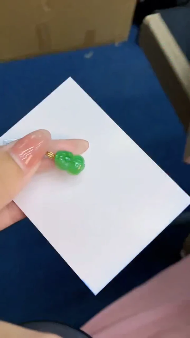 翡翠18K金镶嵌颈饰           1