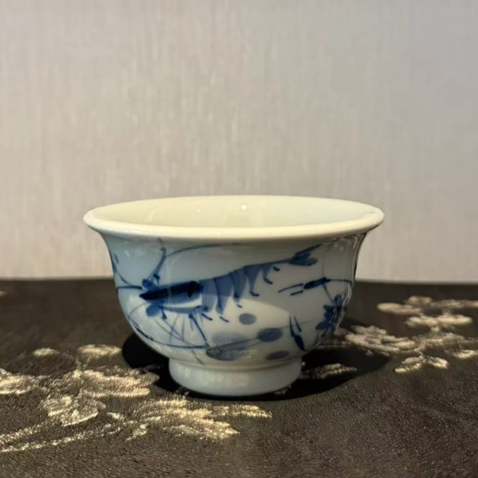 云/青花虾纹压手杯