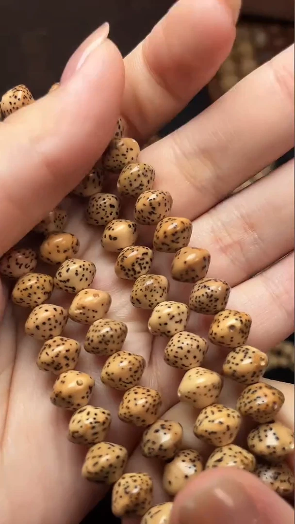 手串星月菩提精工级浅珀飞碟9*7手串（B）