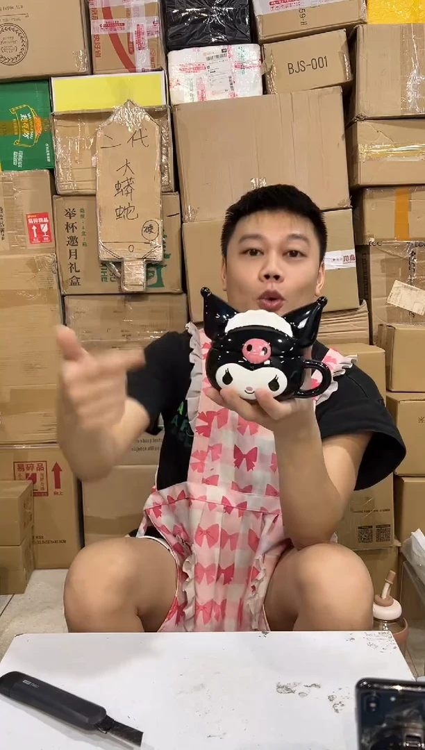 瓷片库洛米女仆带盖杯