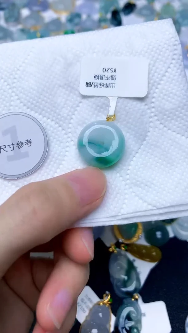 颈饰18K金镶嵌翡翠天然A货翡翠