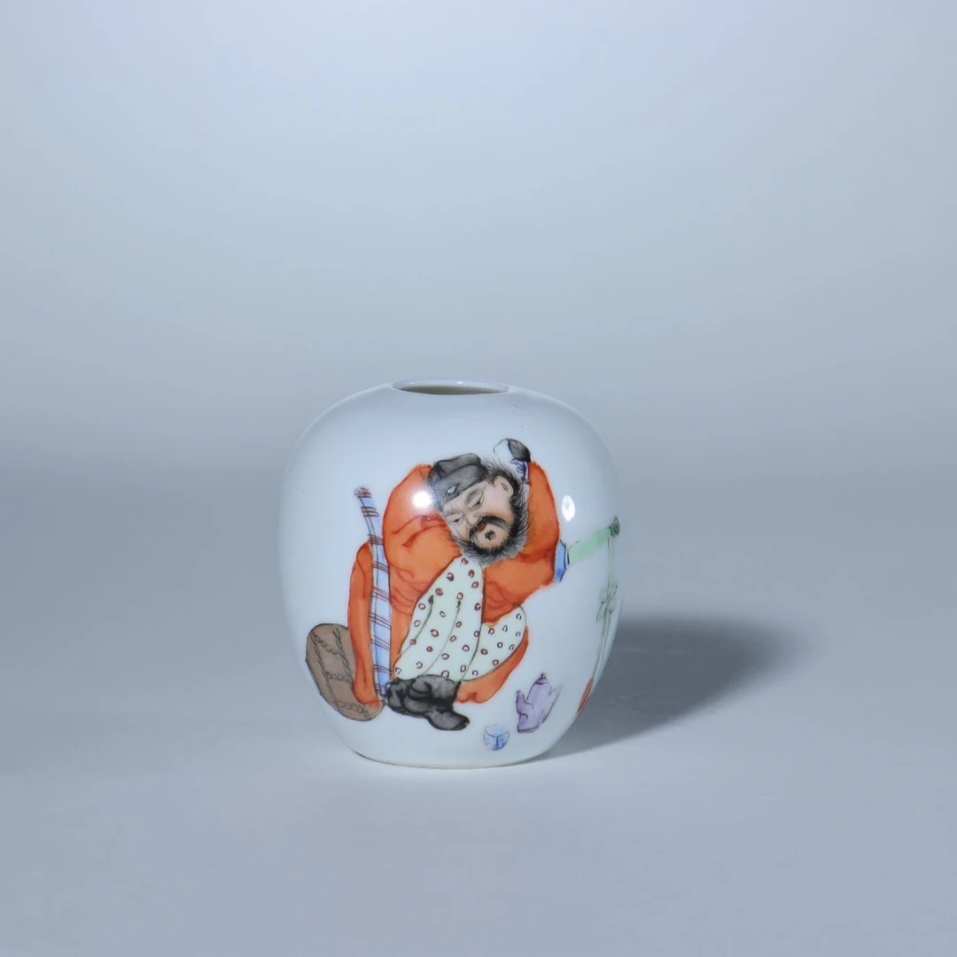 Lot.84 18 民国 粉彩钟馗图水盂 H:7cm