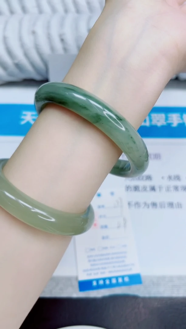 未镶嵌手镯石英质玉177/61.9