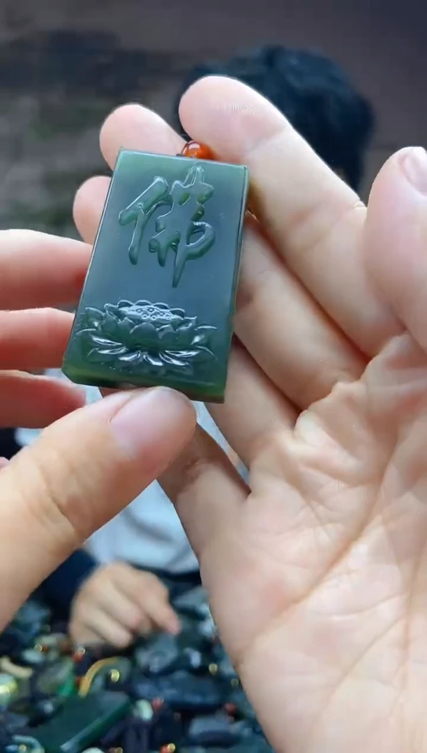 颈饰未镶嵌和田玉1