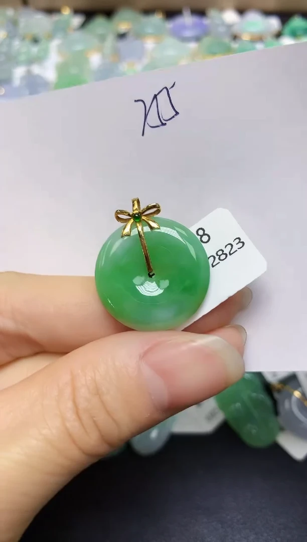 翡翠18K金镶嵌颈饰 天然翡翠A货