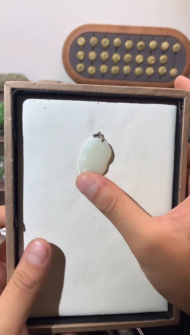 未镶嵌和田玉挂件白玉树叶