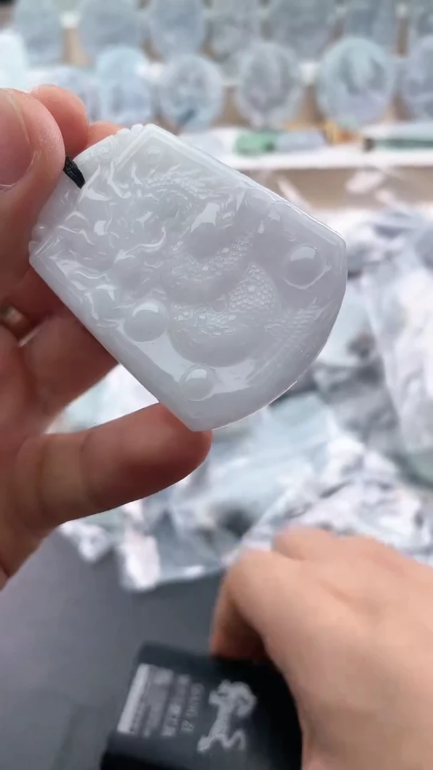 翡翠未镶嵌颈饰..../6/7/ 83