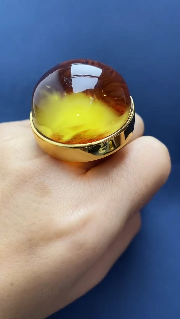 裸石琥珀未镶嵌戒指