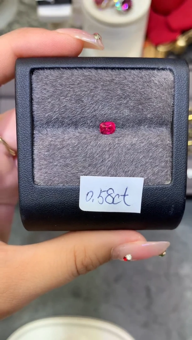 未镶嵌裸石定制尖晶石?****?枕型 绝地武士 0.58ct