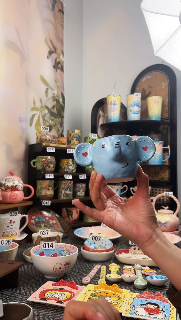 景德镇设计款手绘杯杯