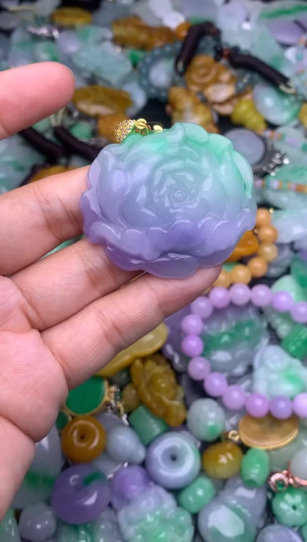 颈饰未镶嵌翡翠天然缅甸翡翠吊坠