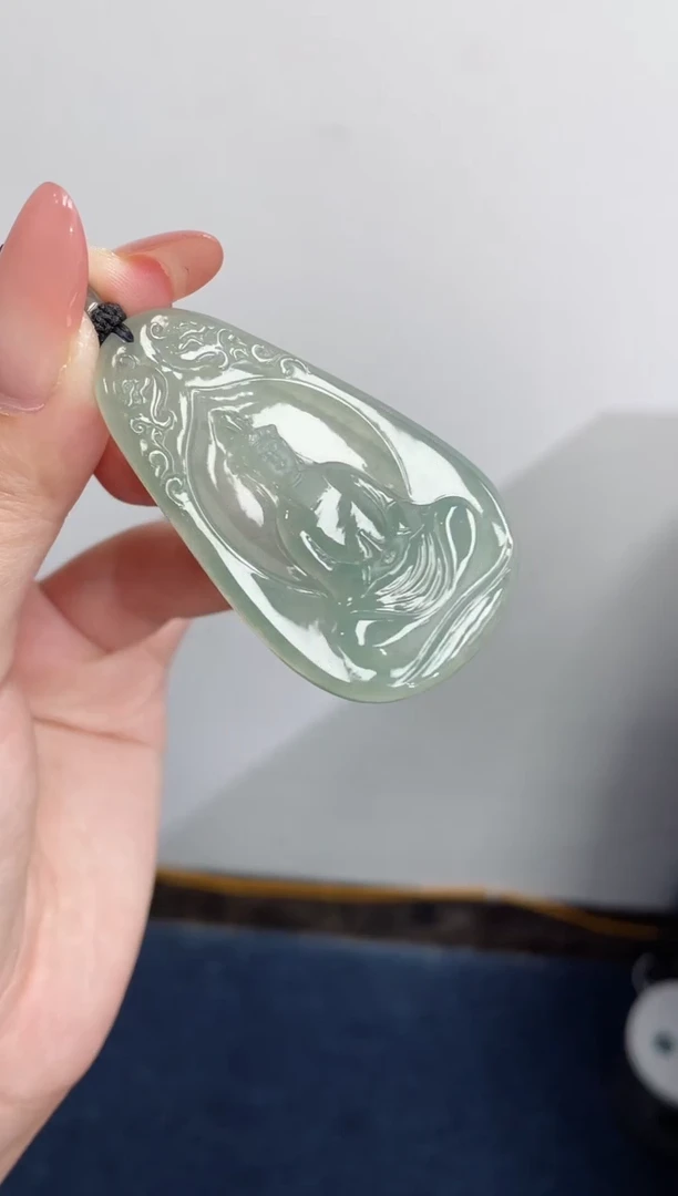 翡翠未镶嵌颈饰观音