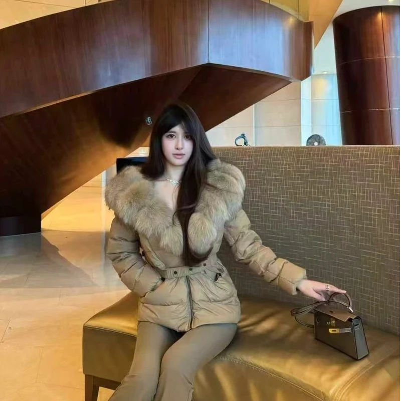 25冬季时尚羽绒服女短款加厚修身收腰狐狸大毛领连帽白鸭绒外套