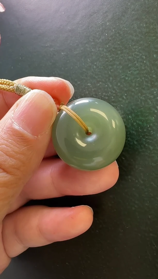 颈饰未镶嵌和田玉吊坠