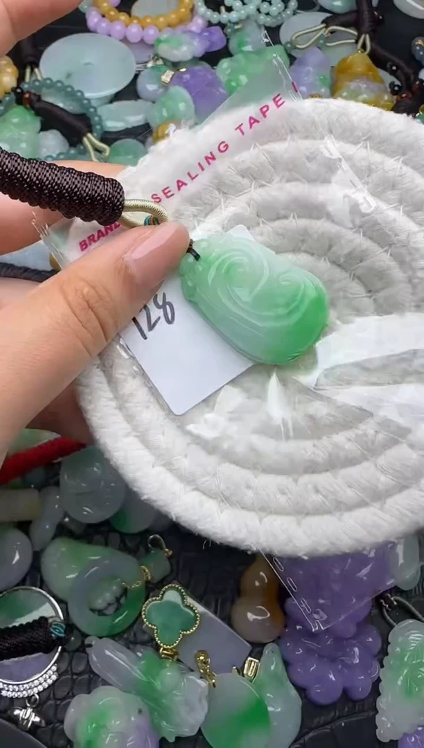 颈饰未镶嵌翡翠缅甸翡翠吊坠