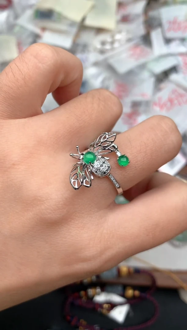 18K金镶嵌挂件翡翠1