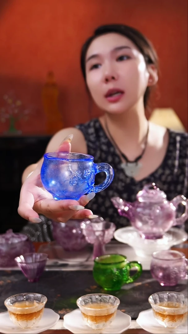 古法琉璃蓝色梅花侧把杯