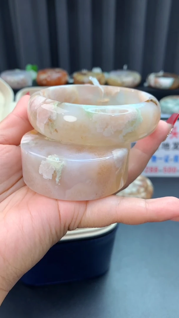 未镶嵌手镯石英质玉（62圈口）赠送镯心