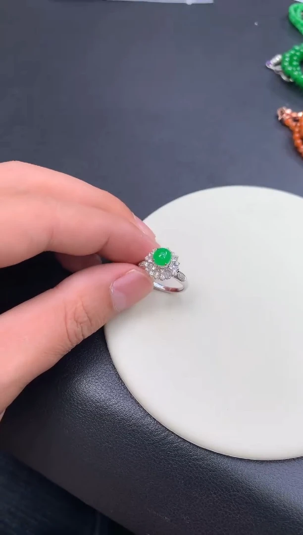 18K金镶嵌挂件翡翠自营供应 48小时鉴赏期