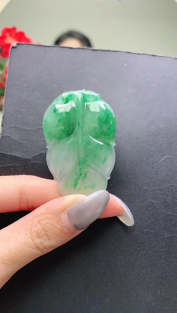 颈饰未镶嵌石英质玉叶子