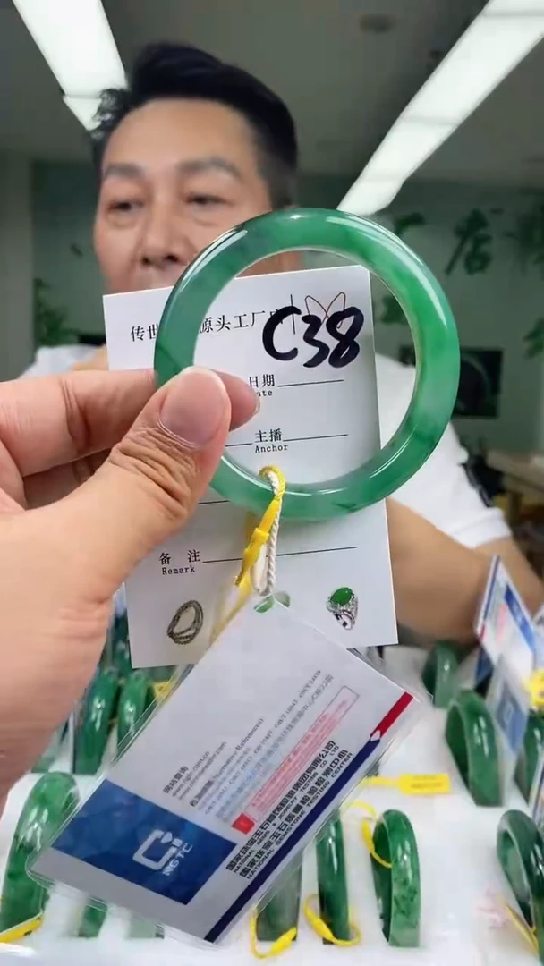 石英质玉手镯未镶嵌56+