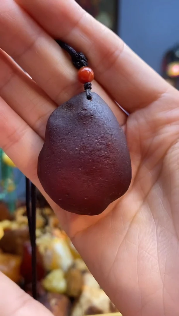 未镶嵌颈饰琥珀吊坠