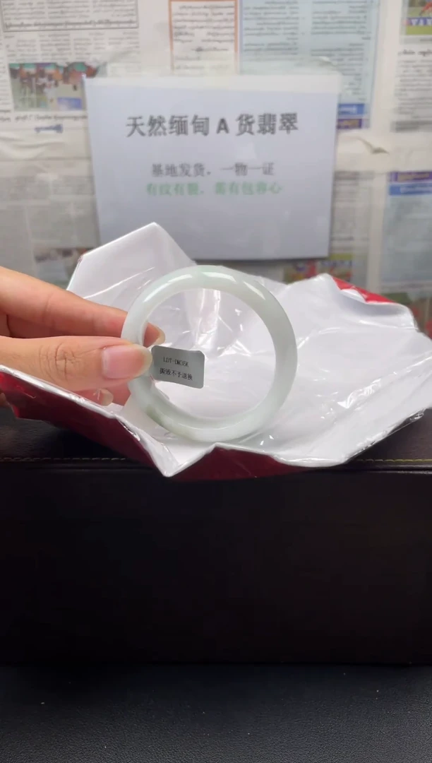 未镶嵌手镯翡翠35