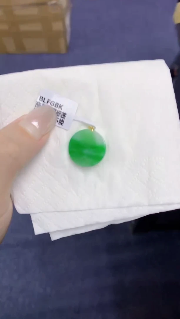 翡翠18K金镶嵌颈饰天然缅甸翡翠A货