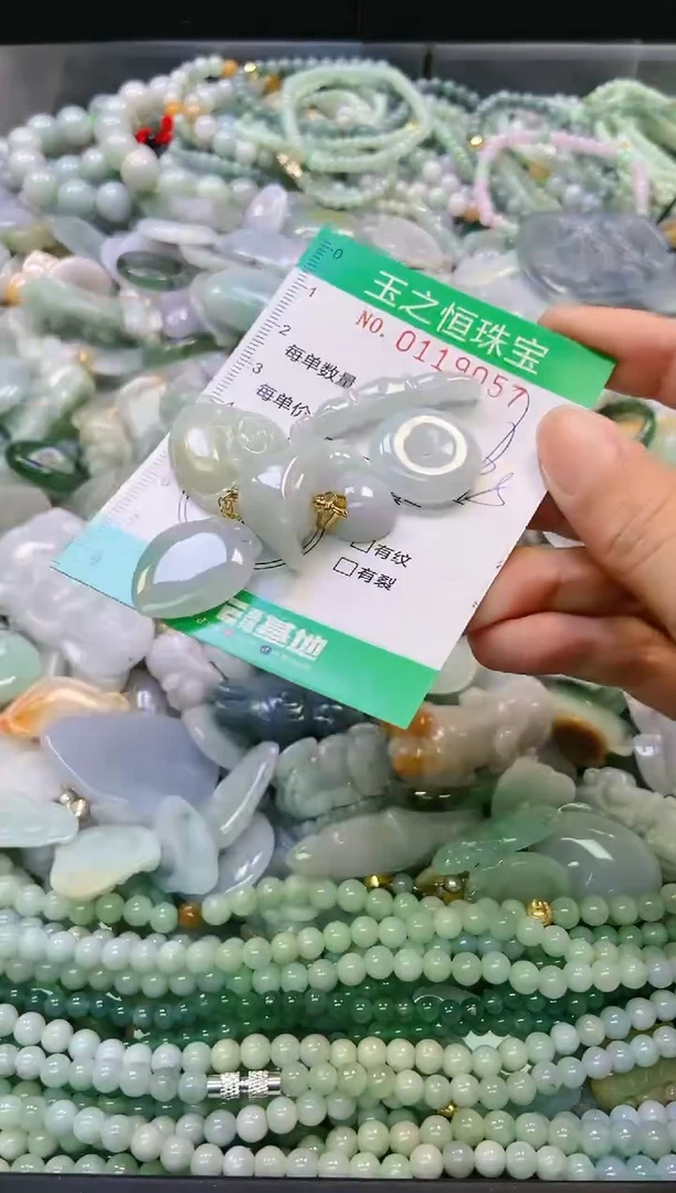 翡翠未镶嵌颈饰闪购0119057