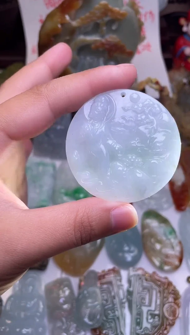 颈饰未镶嵌翡翠观音