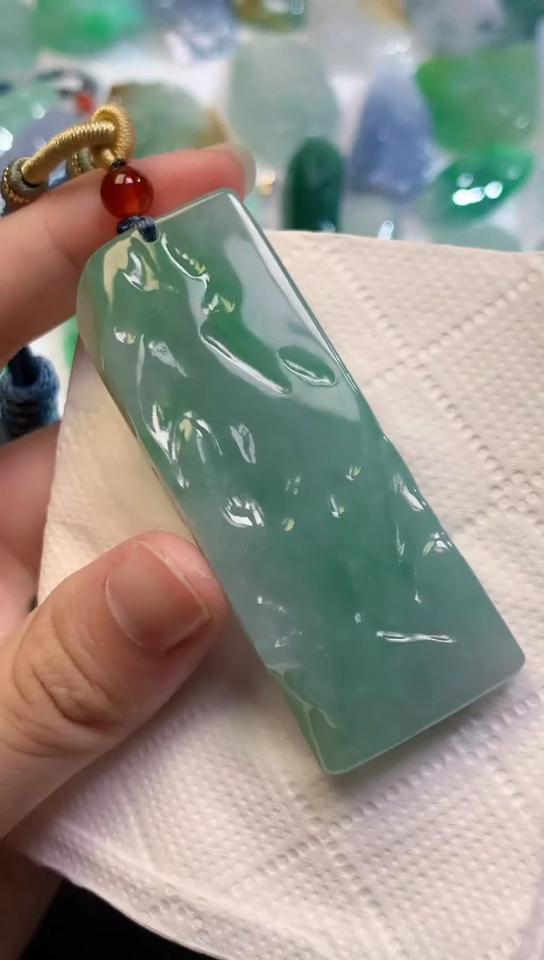 颈饰未镶嵌翡翠