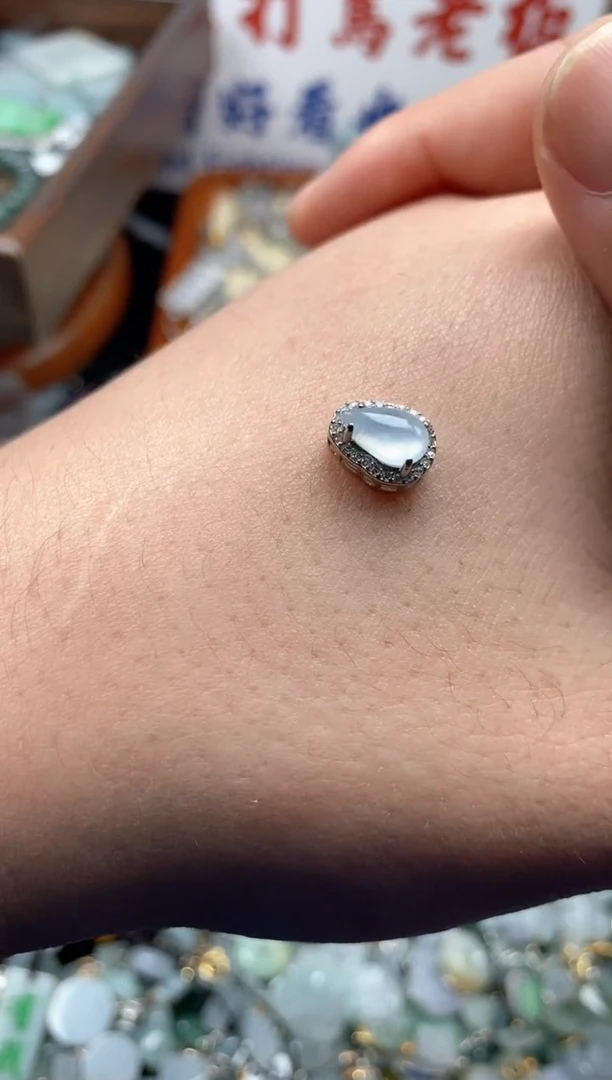 【闪购商品】翡翠颈饰未镶嵌哥哥