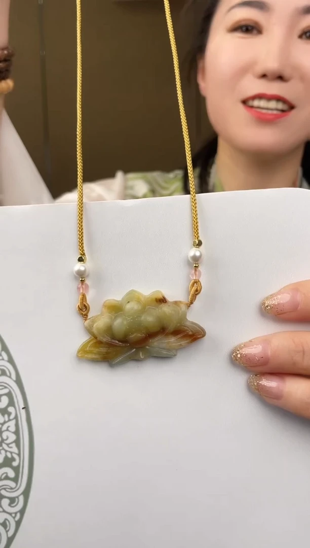 未镶嵌岫玉颈饰1