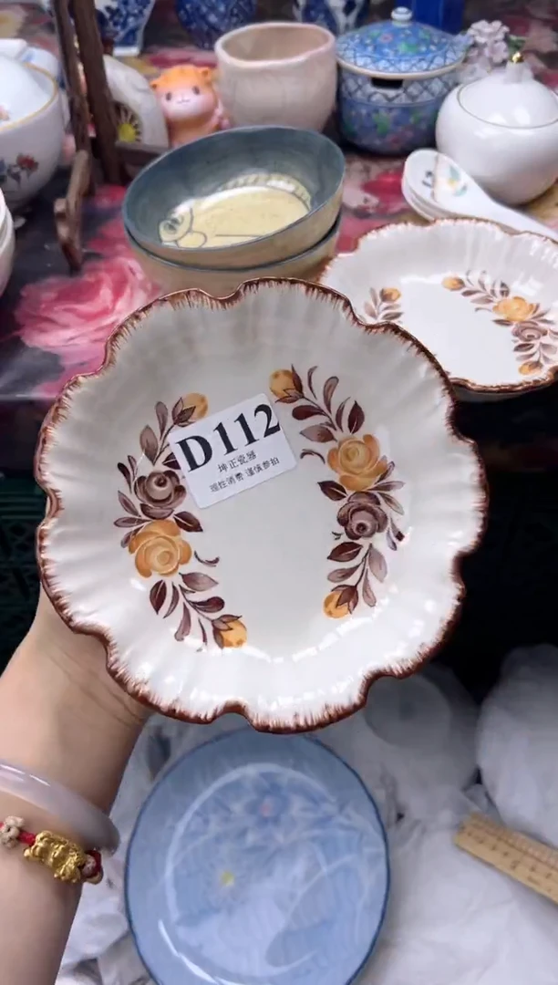 瓷片小**?   D112