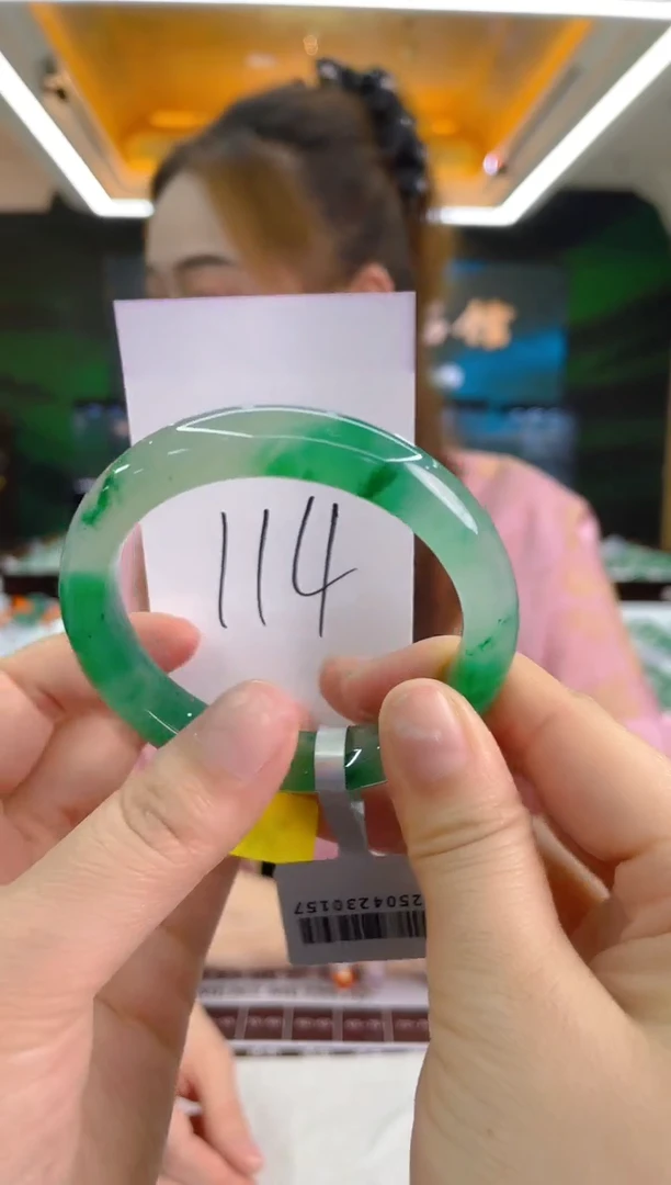 石英质玉手镯未镶嵌天然冰飘花