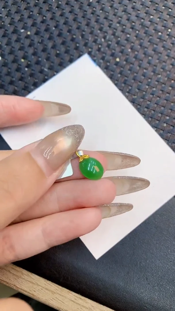 颈饰18K金镶嵌翡翠1