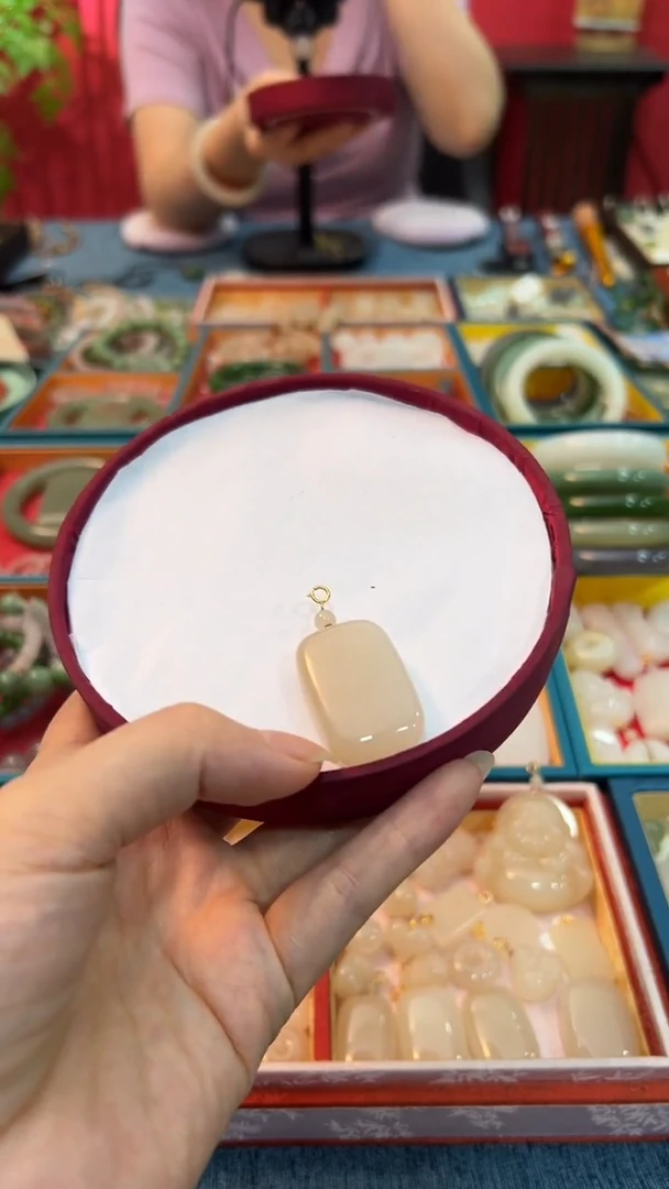 和田玉未镶嵌颈饰?**N藕粉面包无事牌33mm