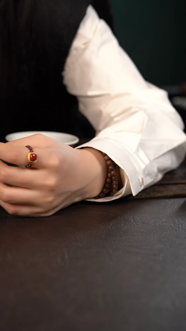 【闪购商品】杯尾款贵红窑釉里红雕刻龙纹压手杯