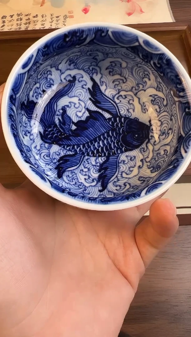 问青坊纯手工手绘青花大鱼柴窑炉式杯