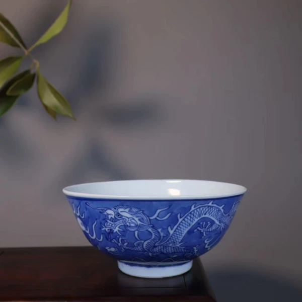 37:清晚期青花留白云龙纹赶珠碗