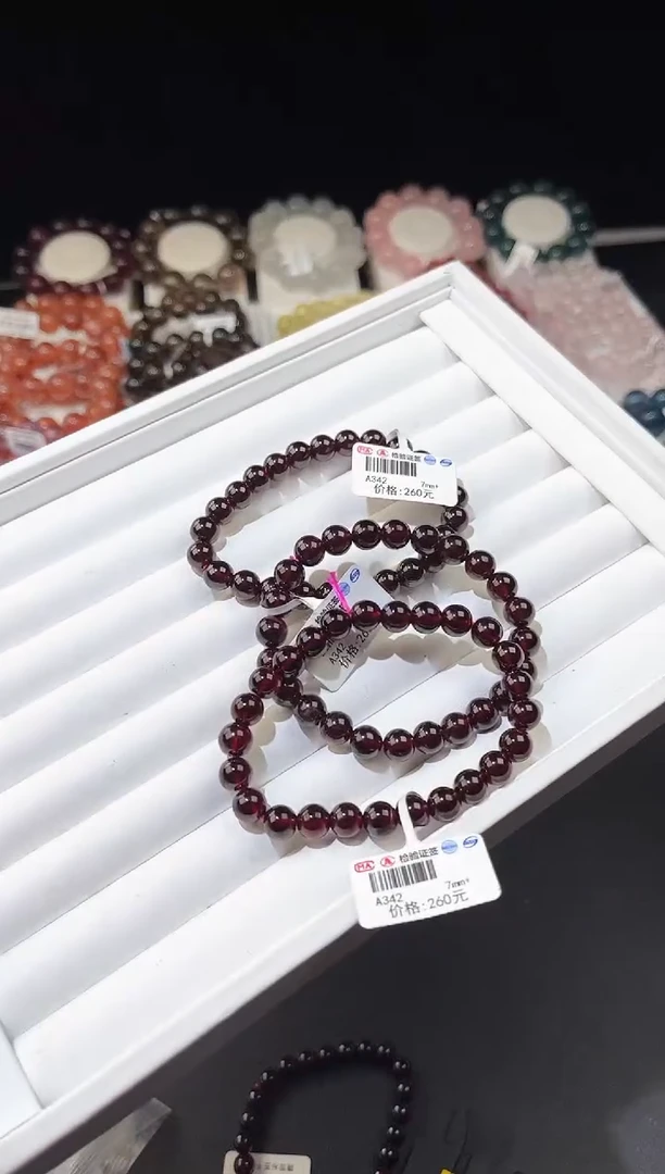 【闪购商品】水晶手链未镶嵌多样性发一石榴石7mm