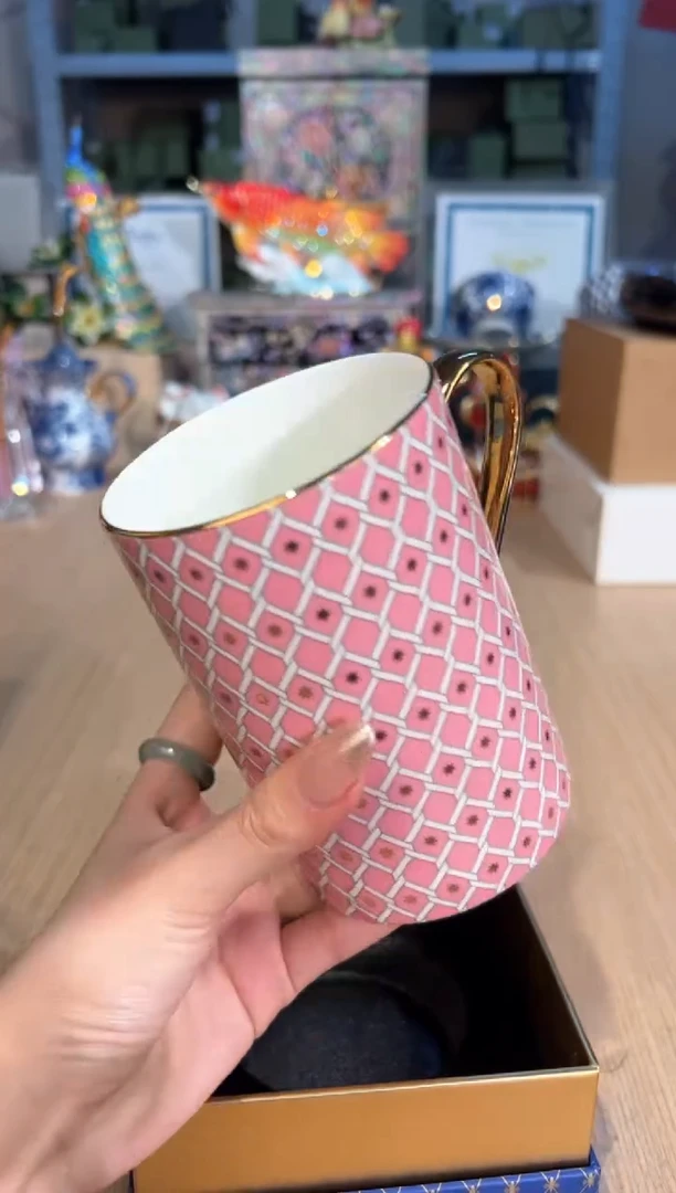 【闪购商品】杯110俄皇star粉色马克