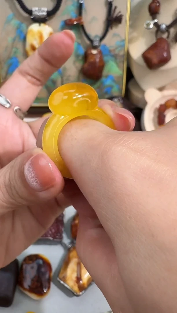 未镶嵌琥珀裸石浅*念琥珀