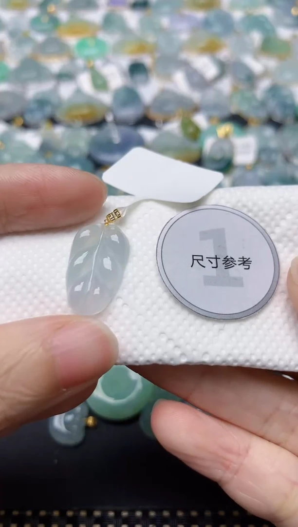 翡翠18K金镶嵌颈饰天然缅甸A货翡翠