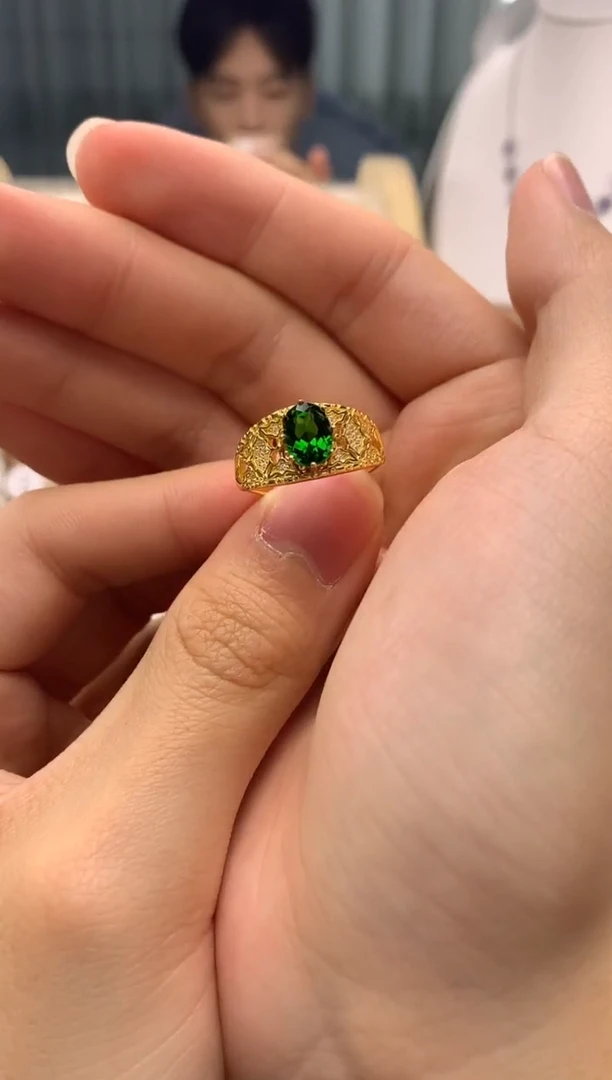 银S925镶嵌透辉石戒指.....