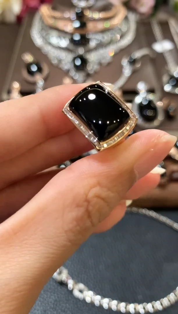 18K金镶嵌戒指翡翠m64