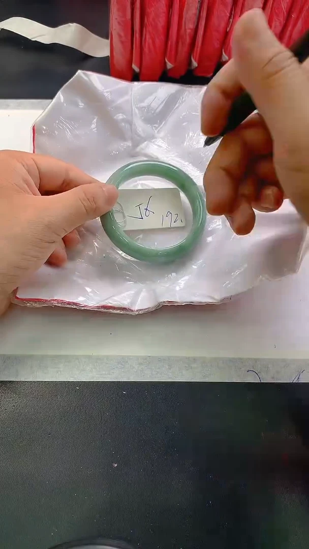未镶嵌手镯翡翠193